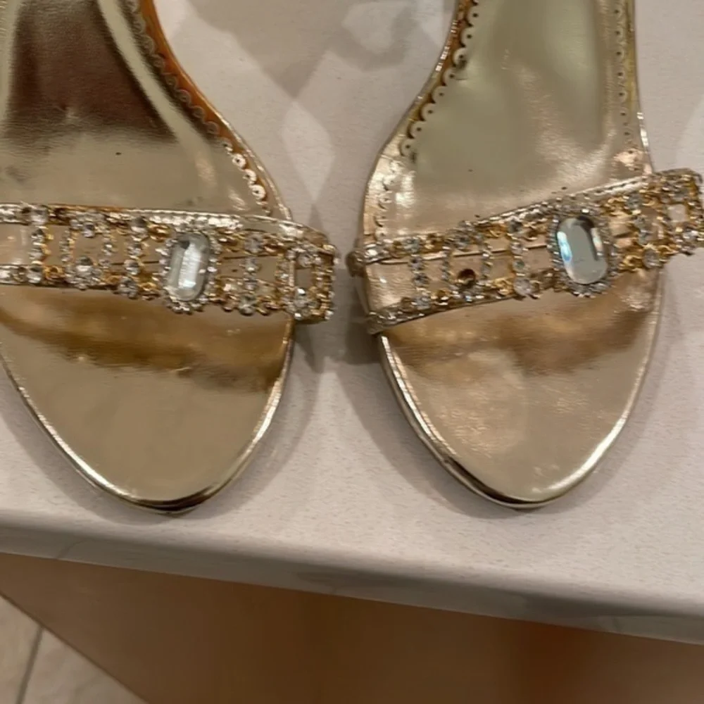 Sweetie's Shoe Collection gold crystal embellished party pump sandals size 7 - Picture 2 of 6